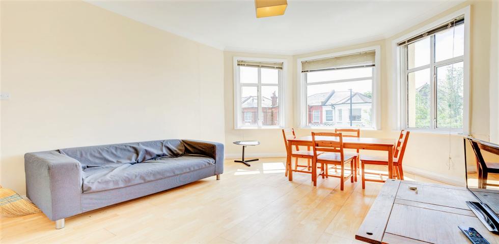 			3 Bedroom, 2 bath, 1 reception Flat			 Fordwych Road, West Hampstead